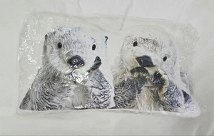 Toba Aquarium Otter Mei Kira Cushion - Picture 1 of 5