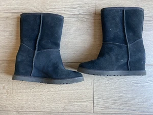 Botas cortas de gamuza negras UGG clásicas para mujer talla UK 5 EU 38 - Imagen 1 de 12