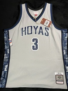 Neu mit Etikett Mitchell & Ness Georgetown Hoyas Iverson 1995-96 College Vault Trikot Large - Bild 1 von 5