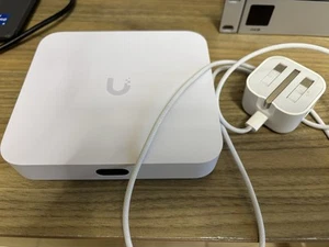 Ubiquiti UniFi Cloud Gateway Ultra (UCG-Ultra) - Photo 1/6