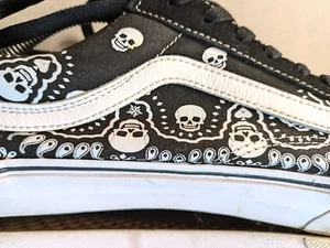 Vans Off The Wall Black White Sneaker Skateboarding UK 11 Skulls Creepy - Bild 1 von 10