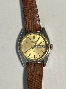 Reloj Vintage Seiko SQ Día/Fecha 2626-0150 Tono Dorado Plata - Necesita Correa/Correa - Imagen 1 de 15