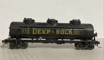 HO 40 FT. 3 DOME TANK CAR [ DEEP ROCK ] RTR - Image 1 of 4