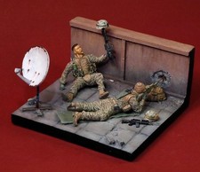 AIRBORNE MINIATURES U.S.MARINES IRAQ WITH BASE (2 FIGURES) 1:35 Cod.3511