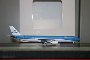 Aeroclassics 1:400 KLM Airbus A330-300 PH-AKE (AC411161B) Die-Cast Model Plane - Picture 1 of 7