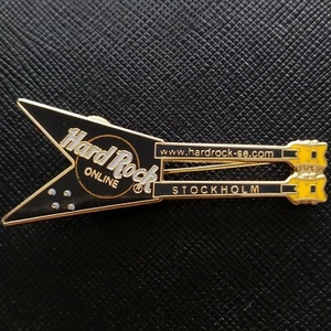 STOCKHOLM SWEDEN🇸🇪Hard Rock ONLINE®HRC PIN🎸BLACK V GUITAR www.hardrock-se.com - Picture 1 of 3