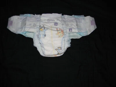 Tengo 2 muestras Luvs talla 7 con pestañas dobles 0ver 41+Lbs caben 32 en cintura Foto 1 de 4