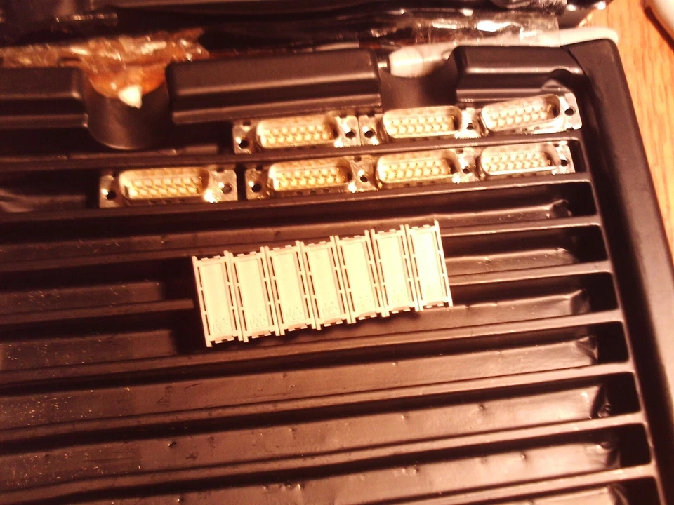 3M D-SUB CONNECTOR 15 POS (7 PC LOT) PART # 8215-7000 - Image 1 of 1