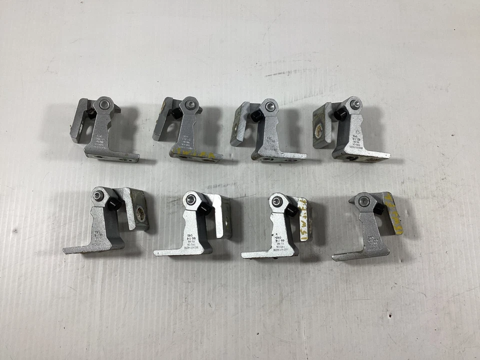 Volkswagen Jetta 2011-2016 bisagras de puerta delantera/trasera - derecha/izquierda 8K0831402H OEM. Foto 1 de 4