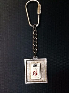 Old vintage keychains - FILTER 72 CIGARETTES - RARRE ! - Picture 1 of 3