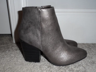 Lindos botines JustFab talla 7 plateados Elianna para mujer nuevos sin caja Foto 1 de 4