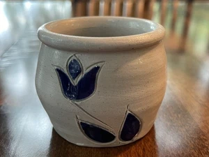 Williamsburg VA Pottery Blue Flower Salt Glaze Stoneware 3" Planter Pot - Picture 1 of 6