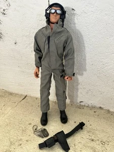 Figura de acción Hasbro Pawtucket 1996 12” GI Joe con ropa completa, botas, etiquetas para perros - Imagen 1 de 2