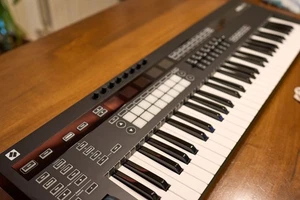 Novation 61SL MKIII Master Keyboard Tastiera MIDI con sequencer COME NUOVA - Foto 1 di 10