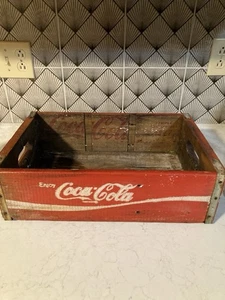 Vintage 1977 Coca-Cola Wooden Crate Red Logo Chattanooga - Picture 1 of 12