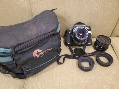 Cámara fotográfica de formato medio Pentax 6x7 con lentes 105 y 45 mm, ext. tubo y estuche Foto 1 de 4