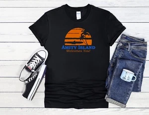 Amity Island Welcomes You Cool Herren Damen Unisex T-Shirt Hoodie Baseball 2941 - Bild 1 von 5