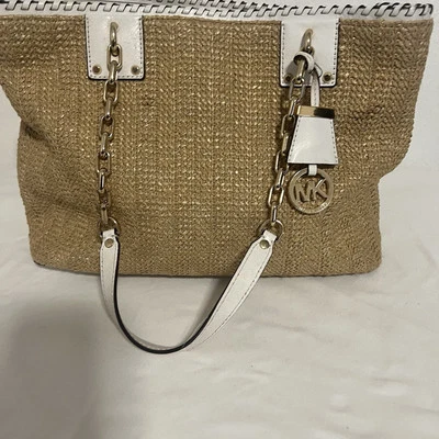 Сумка-тоут Michael Kors модель Straw Rosalie с белыми кожаными ремешками золотистая б/у в отличном состоянии - Изображение 1 из 4