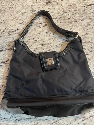 Bolso de hombro Kate Spade Hobo Turnlock nailon charol negro Foto 1 de 4