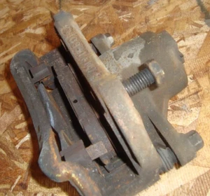 2002 Saturn SC2 SC 2 S Series Left Front Disk Brake Caliper 02 - Picture 1 of 2