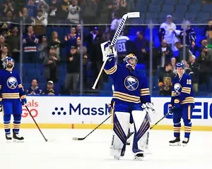 Foto de Craig Anderson 300th Career Win Salute Buffalo Sabres 8x10 NHL - Imagen 1 de 1