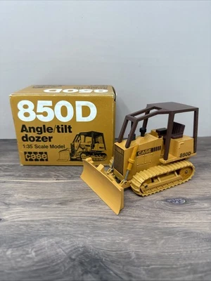Topadora de ángulo/inclinación Case escala 1:35 Diecast pistas de goma #850D - W. Alemania  Foto 1 de 4