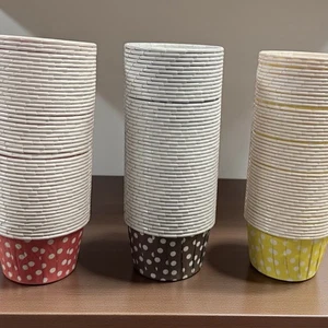 150 gepunktete Backförmchen, braun, gelb, rot Cupcake/Muffinförmchen - Bild 1 von 7