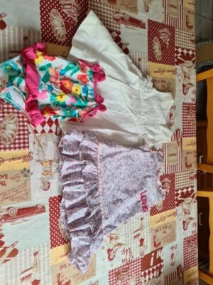 2 robes et 1 maillot de bain 12 mois - Photo 1/4