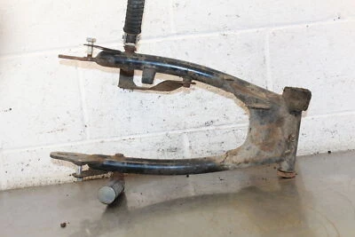 1975 Yamaha DT100 SWINGARM ПОВОРОТНЫЙ РЫЧАГ ПОДВЕСКИ T721 - Изображение 1 из 4