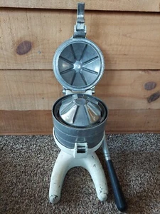 SPREMIAGRUMI VINTAGE JUICE KING, JK-40 SPREMIAGRUMI MANUALE NON ELETTRICO CON BASE E LAME - Foto 1 di 10