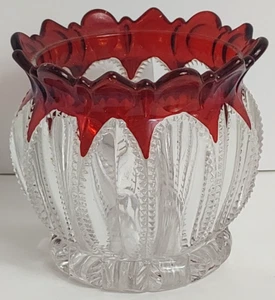 Ancien vase plat imprimé pouce rouge rubis à effacer verre taillé unique non marqué - Photo 1 sur 8