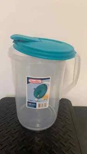 Jarra redonda Sterilite 0488 de un galón, base transparente con atolón azul - Imagen 1 de 2