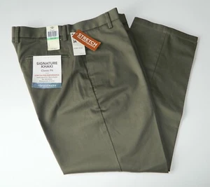 Dockers Uomo Classic Fit Flat Front Firma Cachi 34W x 29L Ciottolo Scuro Nuovo - Foto 1 di 5