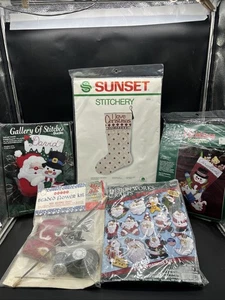 Menge 5 Vintage Weihnachtsstrumpf Ornament Kit Bucilla Filz Pailletten Santa Schneemann Walco Neu - Bild 1 von 14