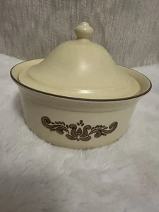 Pfaltzgraff Village 2 Quart Covered Casserole Dish USA 315 - Picture 1 of 4