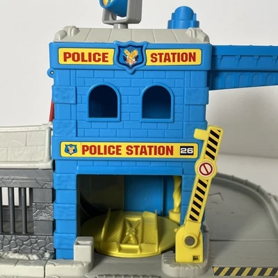 2001 MATCHBOX Roll 'n Rescue POLICE STATION No Cars Included Mattel 128IGB - Image 1 of 4