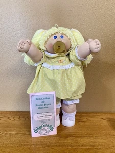 Vintage Cabbage Patch Girl With Pacifier In HTF Yellow Butterfly Dress Minty - Picture 1 of 7