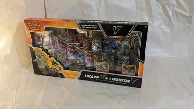 Pokemon Juego de Cartas Coleccionables Lucario V & Tyranitar V Heavy Hitters Colección Premium NUEVO 2023 Foto 1 de 2