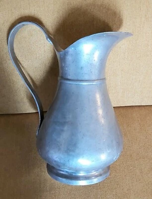 Grand PICHET EN ETAIN SIGNE ETAINS De La Tour BROC DE TOILETTE hauteur 30 cm - Photo 1/4