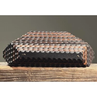 Caixa geométrica antiga esculpida em lascas arte de vagabundo bicolor com tampa - Imagem 1 de 4