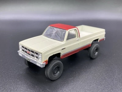 1981 GMC Sierra K2500 Lifted 4x4 Truck 1/64 Diecast Custom Greenlight Pickup - Image 1 of 4