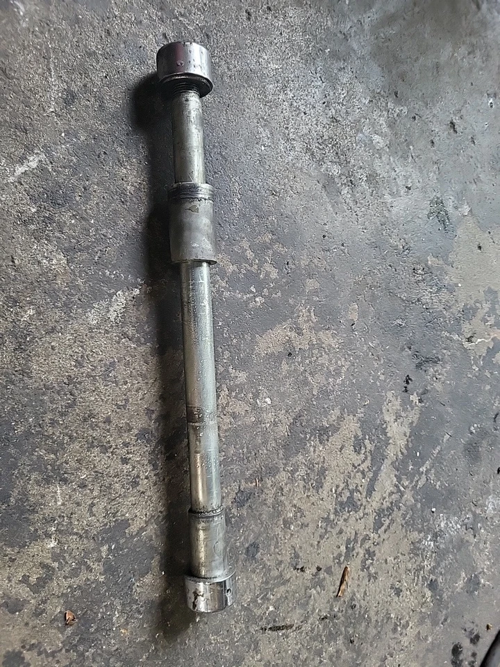 Eje de rueda delantera Kawasaki Vulcan 1500 VN1500 Nomad 1996 2004 2001   Foto 1 de 2