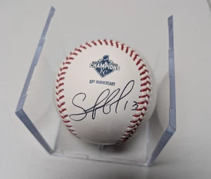 MLB authentisch signierter Salvador Perez Auto Rawlings 2015 Champs 10. Baseballball - Bild 1 von 2