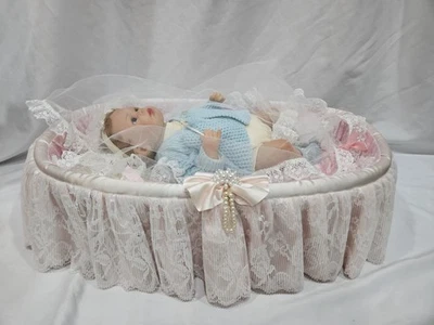 Ashton Drake Galleries Linda Murray Sweetly Snuggled Sarah 17" Doll w/ Bassinet - Image 1 of 4