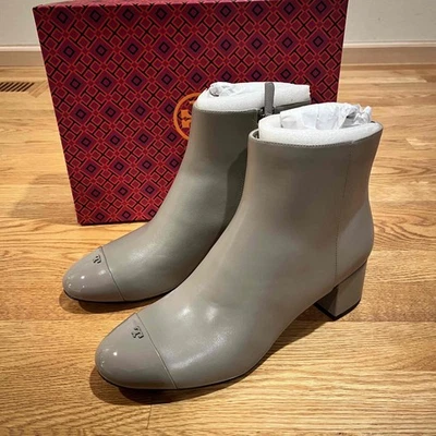 Botas Tory Burch Zapatos Nuevas en Caja Shelby Dust Storm 50 mm Mujeres Gris Taupe Talla 11 Foto 1 de 4