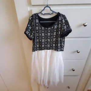 Girls dress with attached tulle skirt sparkly black gold Size 12 - Picture 1 of 6