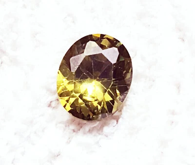 Cambodian Green Zircon Oval Shape 6.00 Ct Loose Gemstone With Free Gift - Image 1 of 4