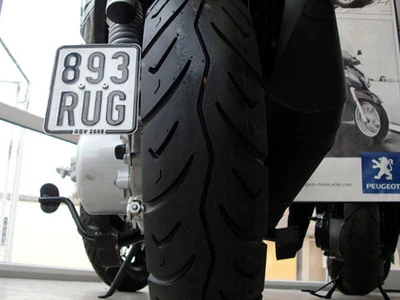 Tuning Kennzeichenhalter seitlich  Yamaha Aerox 50 Halter Hochglanzpoliert TOP - Bild 1 von 4