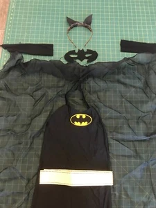 Hausgemachtes Kinder Batgirl Kostüm Größe 3-6 Jahre, inkl. Zubehör - Bild 1 von 7