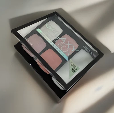 Catrice 010 OUT OF SPACE Galaxy In A Box Holographic Glow Palette 0.52oz AS PICT - Image 1 of 4